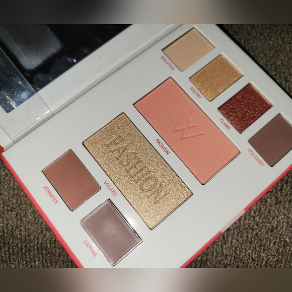 HTF☃️Face Need☃️BNIB LE Lise Watier x FASHION Soul On Fire Face Palette! Gorg!! - Picture 12 of 16